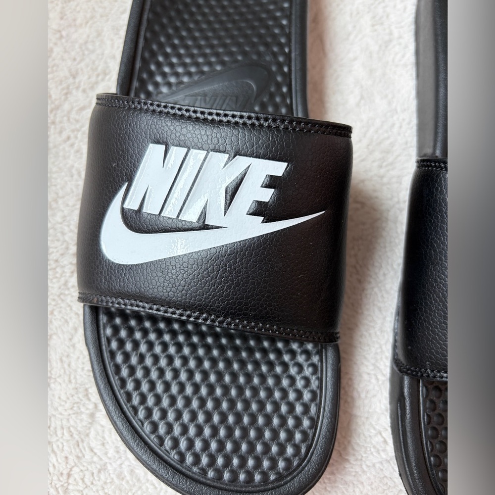 NWOT Nike Benassi JDI Black and White Slide Sandals Men Size 13 - Picture 3 of 9